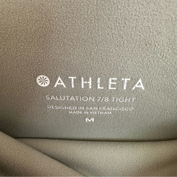 Athleta Medium Green 7/8 Salutation Stash Tight Leggings Pants Side Pockets - Picture 3 of 5